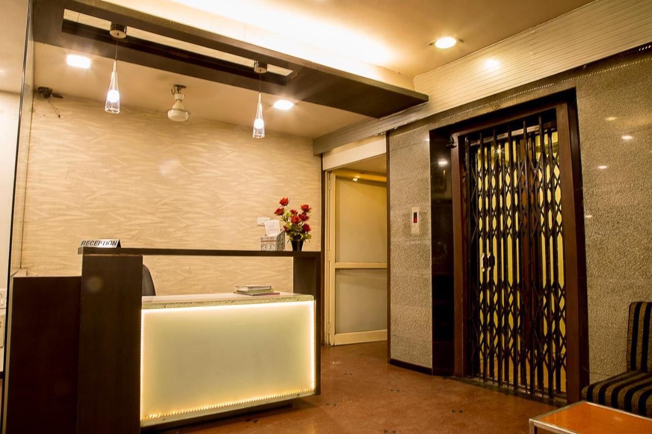 Hotel Shertown Ahmedabad Buitenkant foto