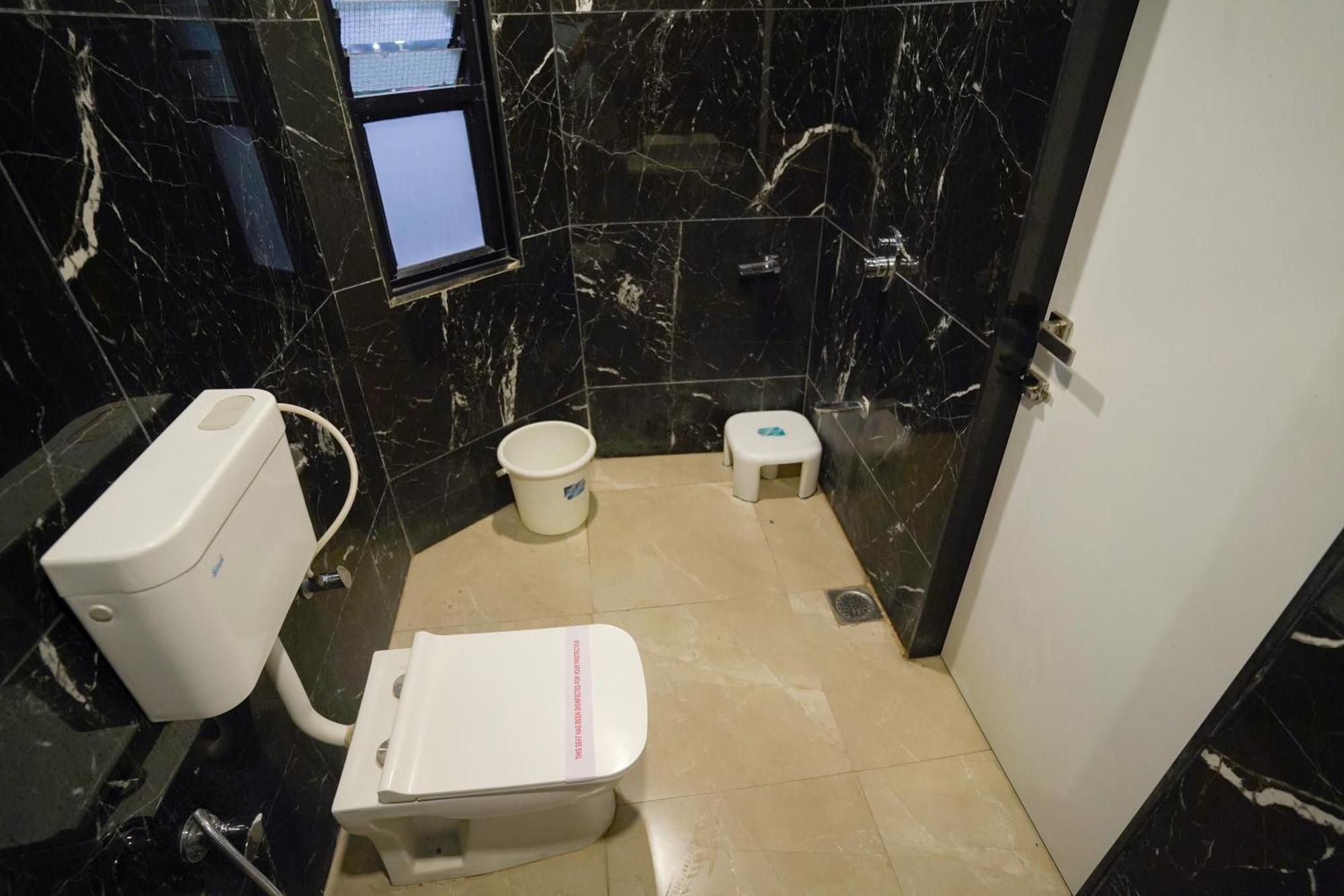 Hotel Shertown Ahmedabad Buitenkant foto